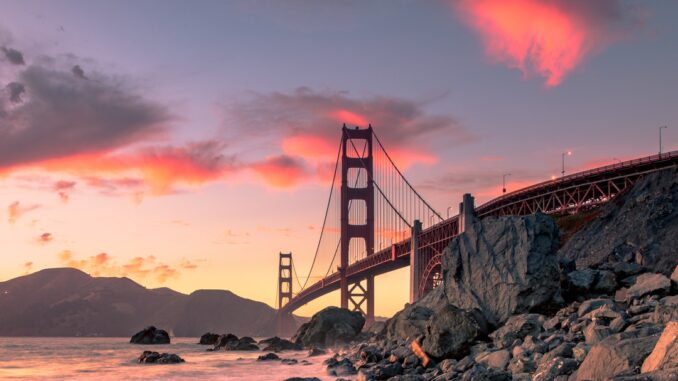 Golden Gate Bridge in San Francisco by oplattner (Unsplash.com)