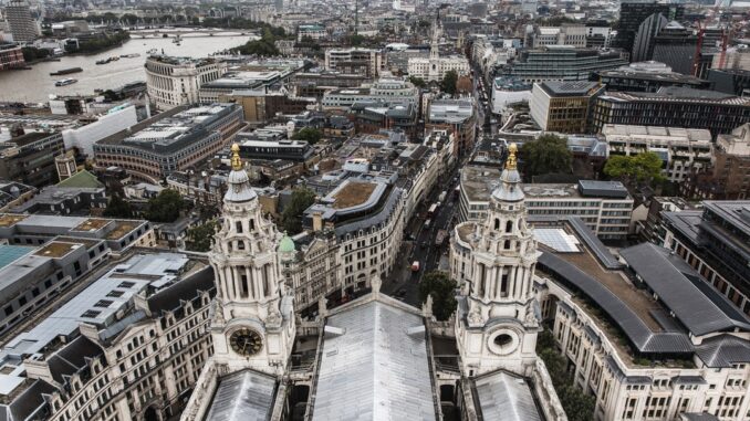 aerial view of london by thkelley (Unsplash.com)