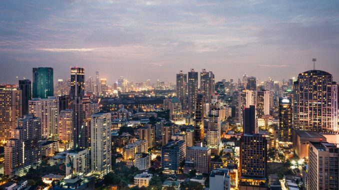 Cityscape of Bangkok Downtown by andreasbruecker (Unsplash.com)