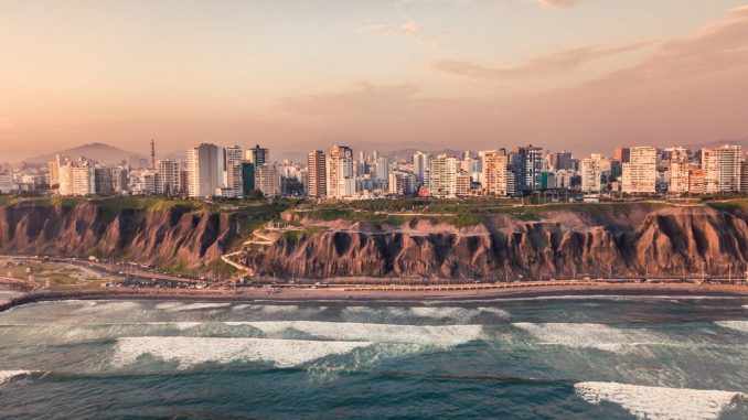 Panorama of Miraflores Coast by willianjusten (Unsplash.com)