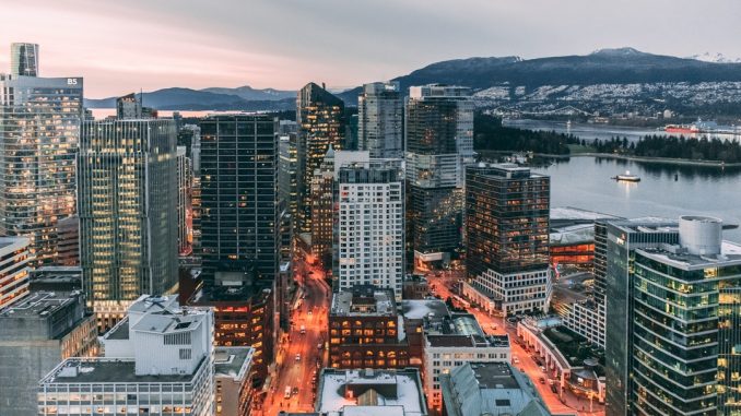 VanCity is ranked among the best cities to live in. Itâs obvious, who doesnât like mountains, beaches and a beautiful skyline? by adityachinchure (Unsplash.com)