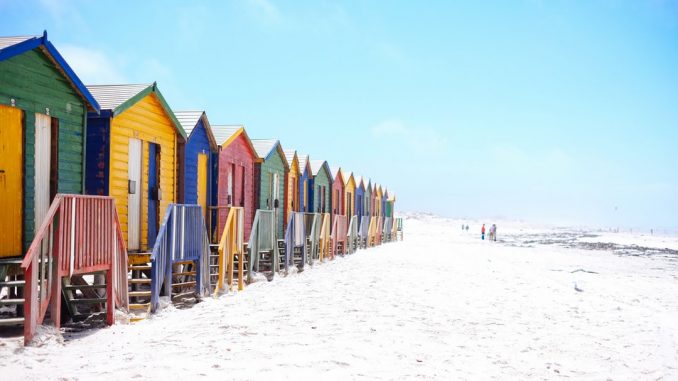 Colorful beach huts on beach by _entreprenerd (Unsplash.com)