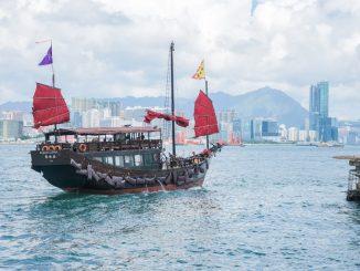 I wanna sit in this ship :) by goodchinese (Unsplash.com)