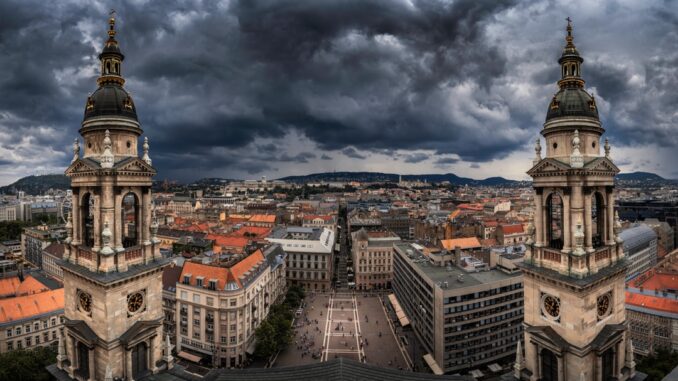 St. Stephenâs Basilica by danesduet (Unsplash.com)