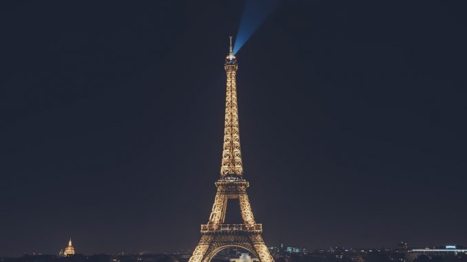 Eiffel Tower at night by jeztimms (Unsplash.com)