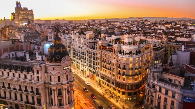 Sunset view of Gran Via in Madrid by florianwehde (Unsplash.com)