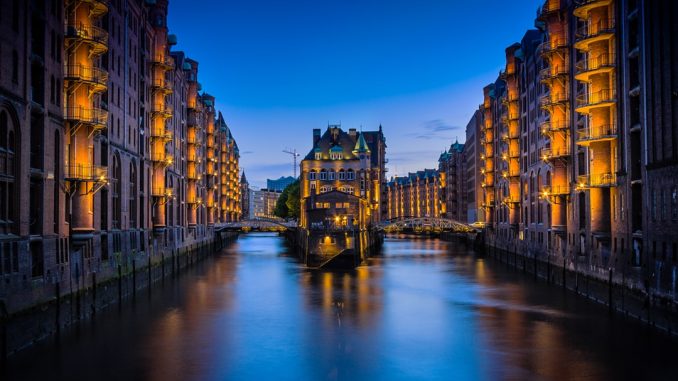 This photo was taken in the “Speicherstadt” District in Hamburg (Germany). On midday this place looks kind of boring but in the late evening, the lights go on and the place turns into a great photo spot. by claudiotesta (Unsplash.com)